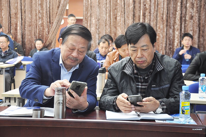 領(lǐng)導(dǎo)交流-.jpg 領(lǐng)導(dǎo)交流-.jpg